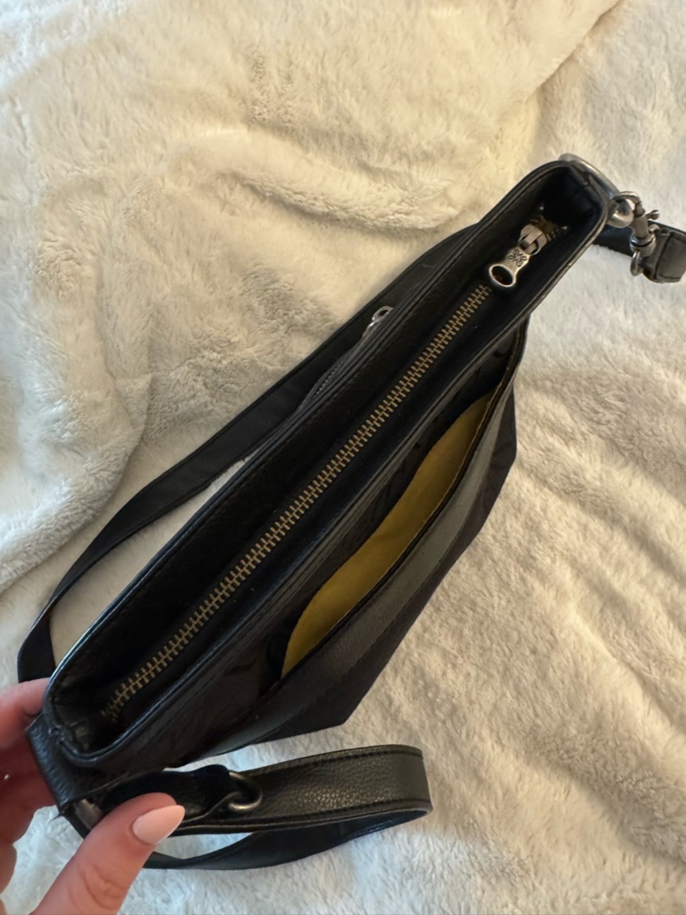 Simply Vera Vera Wang Black Nylon Crossbody Bag Logo Print Adjustable Strap - Picture 8 of 14
